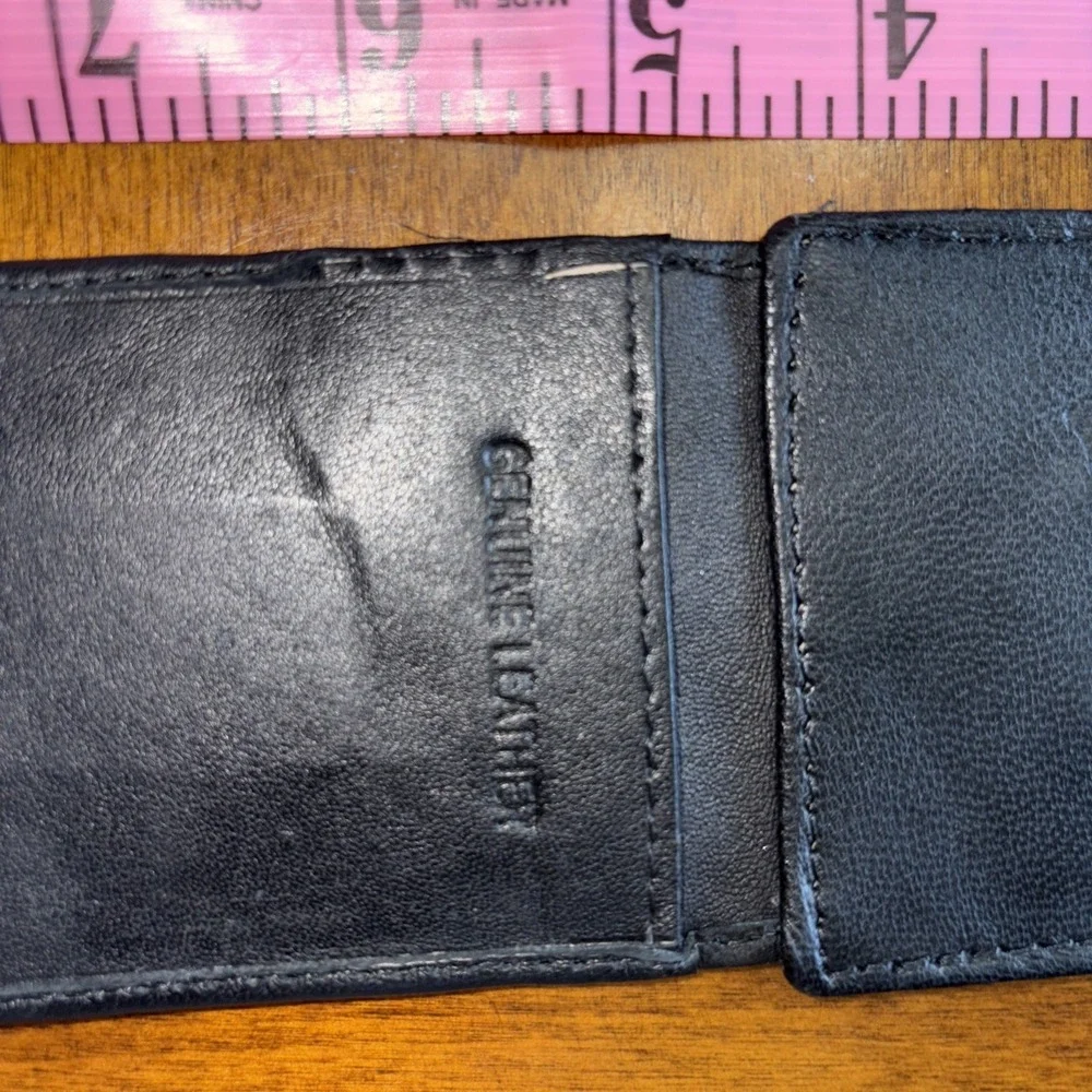 Chaps‎ Men's Small Wallet Magnetic Closure